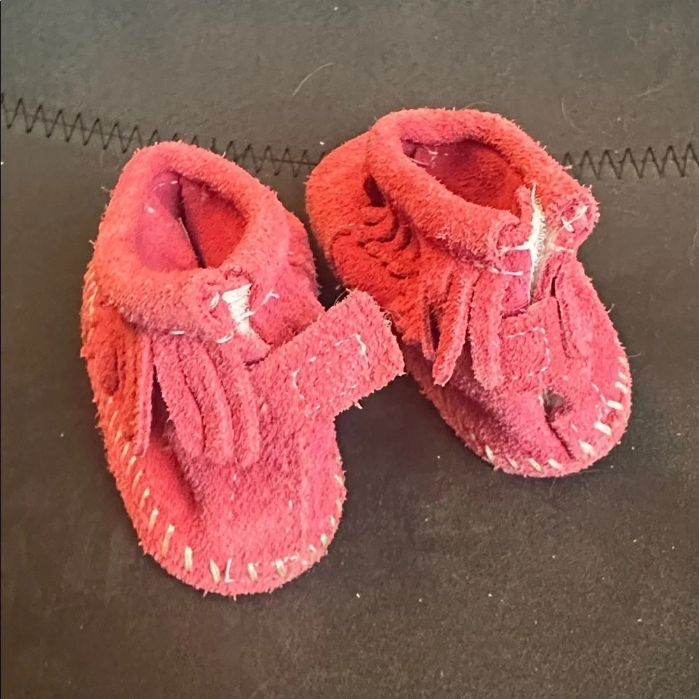Minnetonka pink Suede Moccassins Toddler size 5
